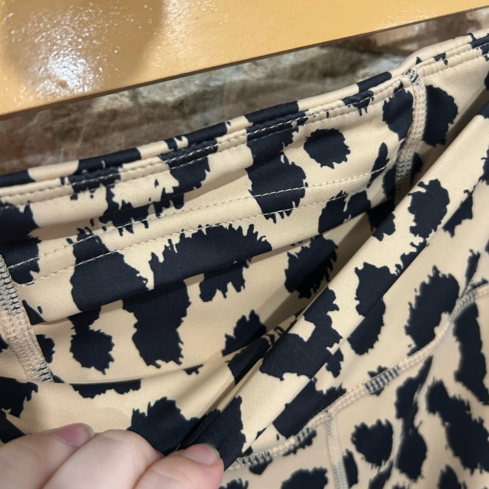 Chic All Fennix Camel Leo 7/8 Leopard/Cheetah Print Leggings - Picture 6 of 8